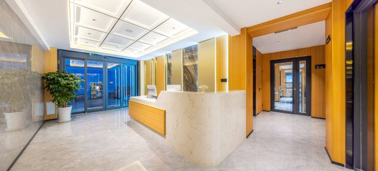 合作桃源水晶酒店(香巴拉文化广场店)图片