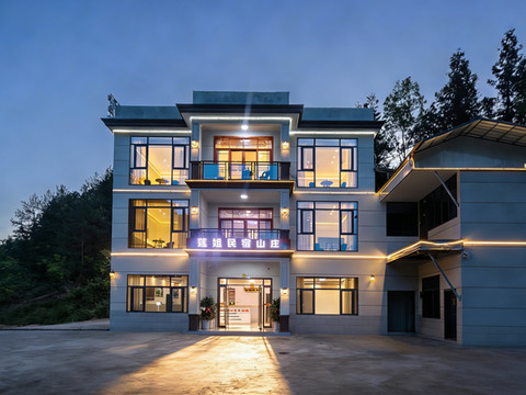 莲姐民宿山庄(梭布垭风景区店)