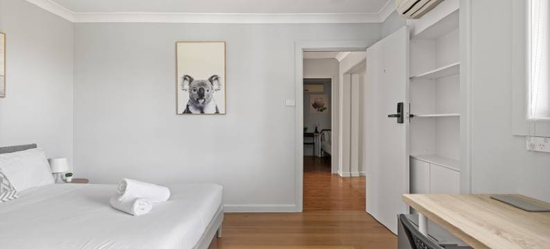 皮克赫斯特位置便利明亮简约客房家庭旅馆(Light & Simple Rooms in Convenient Peakhurst Location)图片