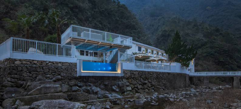 石岭山庄无边泳池山泉民宿(时令SHILING咖啡餐厅浙北大峡谷店)图片