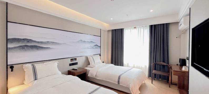 布尔津瑞峰酒店(美食街夜市店)图片