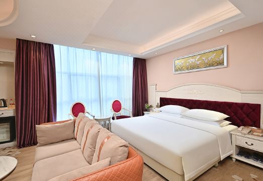 Vienna International Hotel (Hezhou High-speed Railway Station) Hotel Overview