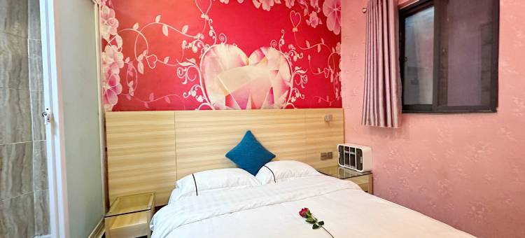 南宁途中主题酒店(广西大学东门店)图片