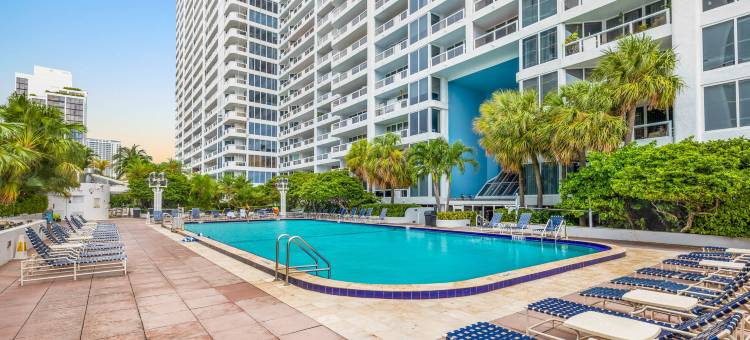 带阳台的海湾景观公寓(StayCozy Apartments at The Grand)图片