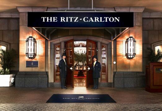 大阪丽思卡尔顿酒店外景图