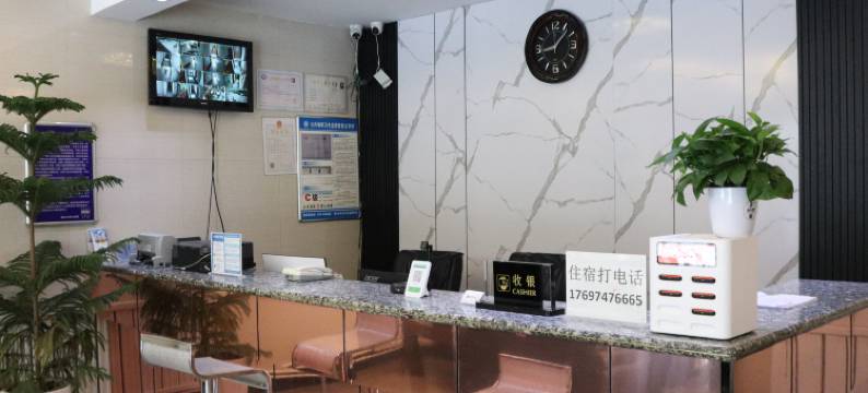 华东商务酒店(格尔木八一路地下商业街昆仑公园店)图片