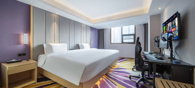 尖峰·奢电竞酒店(武汉长港路地铁站常青路店)图片