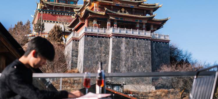 观景民宿(独克宗古城大佛寺转经筒店)图片
