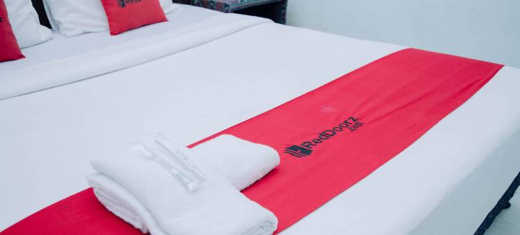 RedDoorz @ Hening Homestay图片