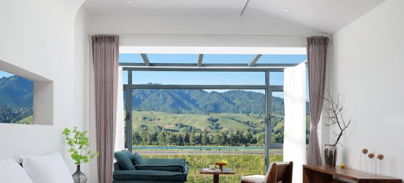 那拉提闲窗云影山景民宿图片