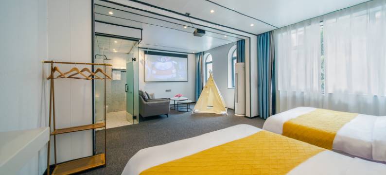 北海银滩逸龙影音酒店(国际客运港码头店)图片