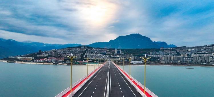 美客美家酒店(汉源滨湖路店)图片