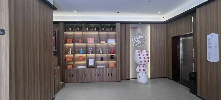 雷神竞界电竞民宿(运城万达广场店)图片