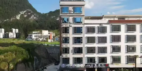 萬東智能酒店(南丹洞天酒海景區店)