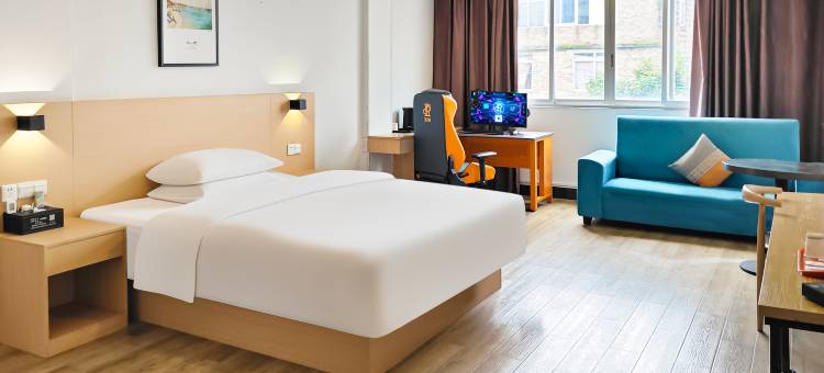 亚信电竞民宿(玉林步行街店)图片