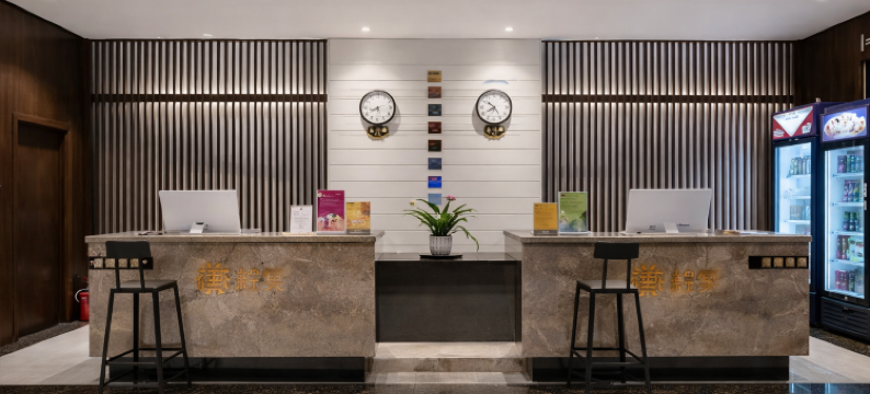 枕畔・皇庭WARMWORLDS•MAGNLWMCENWS180°观景设计酒店(DL胖东来店)图片