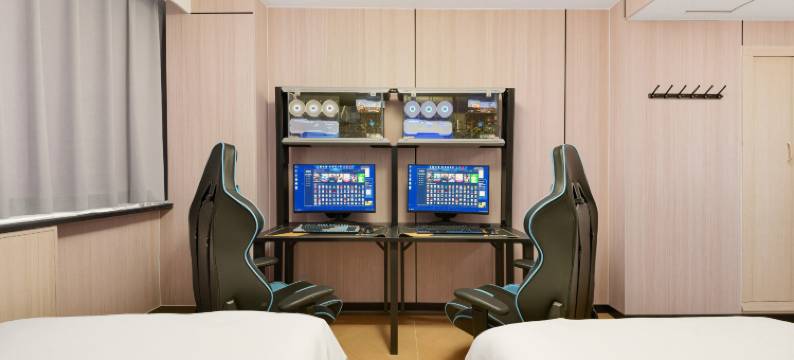 JING·平顶松电竞民宿(万达广场店)图片