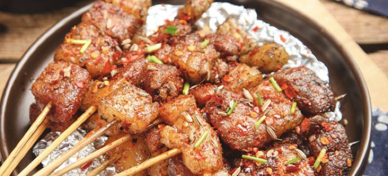 辰泰艺术酒店(哈密火车站店)图片