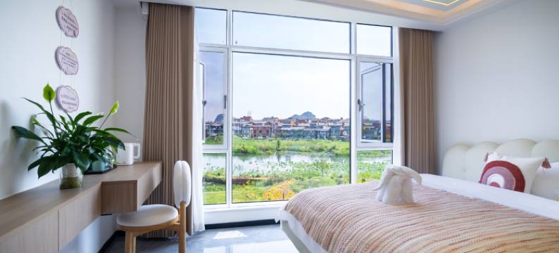 普者黑水月·极简主义·全景落地无界湖居美宿(青龙山店)图片