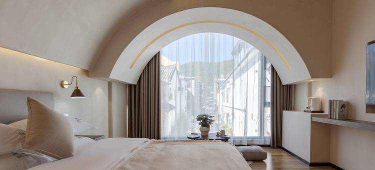 岚屿山也设计美宿(丽江古城店)图片