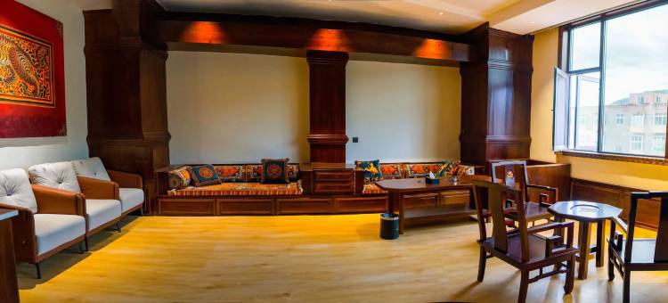 丁青康家大院酒店图片