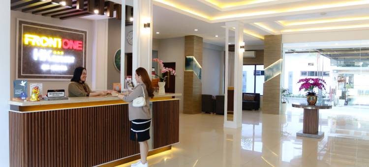 前一号香港度假村三宝垄(Front One HK Resort Simpang Lima Semarang)图片