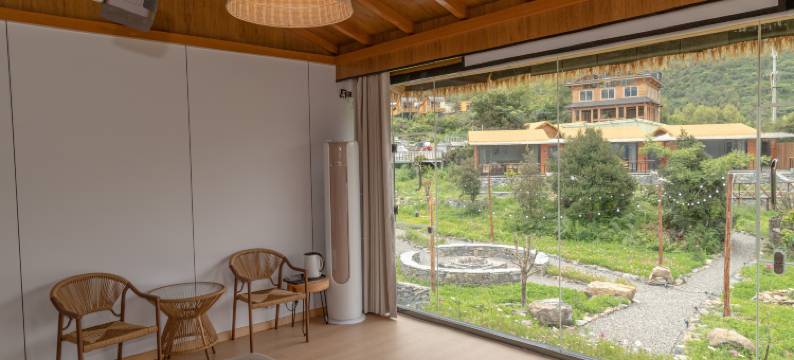 半山归野木屋图片