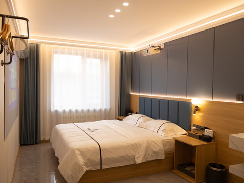 华庭宾馆(鹤岗站店)