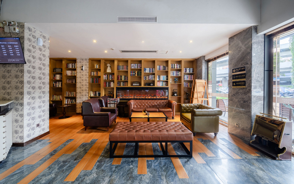 James Joyce Coffetel (Guangzhou Railway Station Sanyuanli Metro Station) Hotel Overview