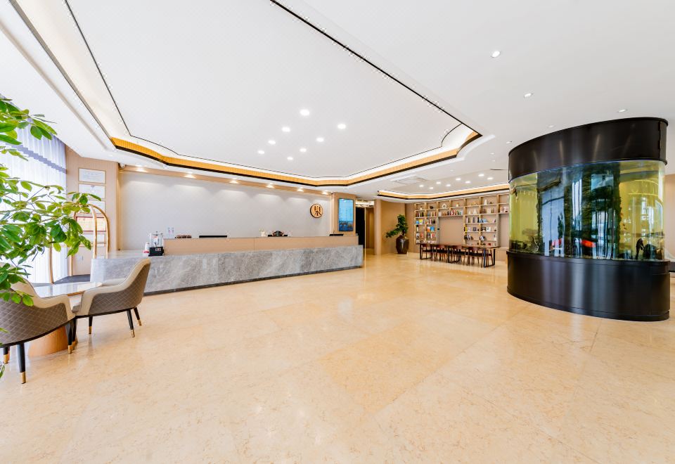 hhhtjinquanjiudianHotel Overview