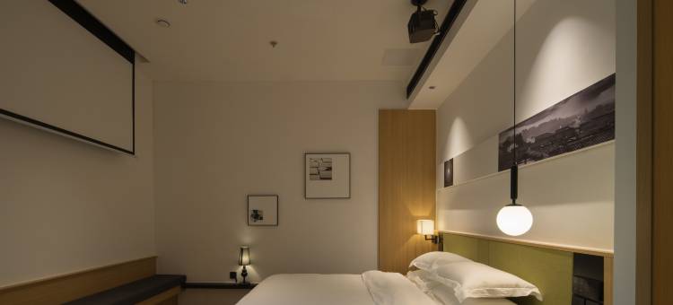 SFEEL设计师酒店(都江堰景区南桥店)图片