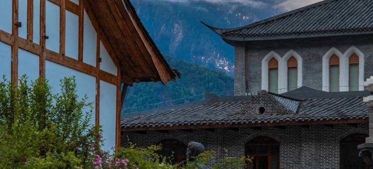 海上云来酒店(磨西镇海螺沟冰川森林公园游客中心店)图片