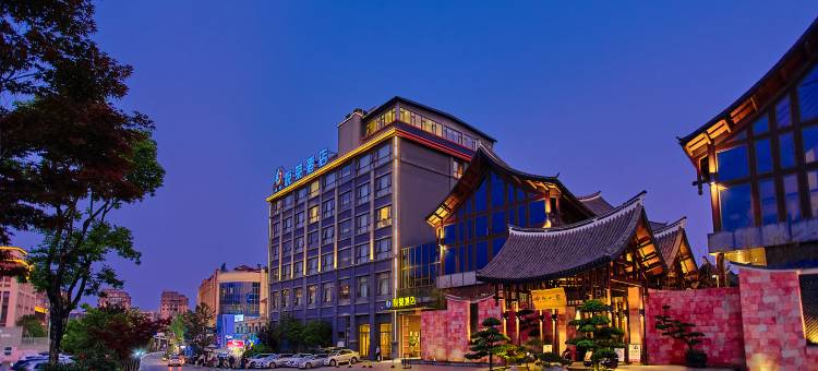 曲靖标灿悦莱酒店(万达外滩店)图片