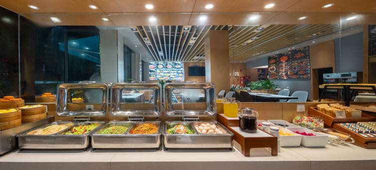 R ROYALSS HOTEL(九寨沟游客中心店)图片