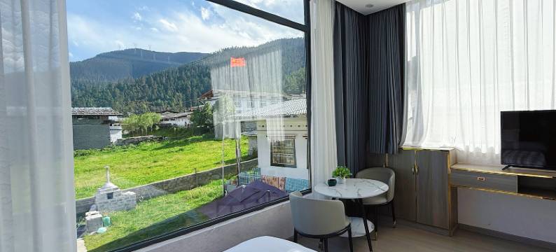 鲁朗南峰精品酒店图片