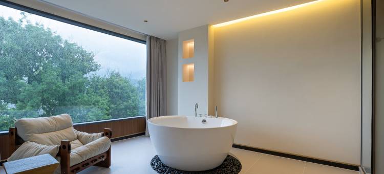 花筑·远嚣山隐|巨幕智控·观景轻奢美宿(九华山下九子古镇店)图片