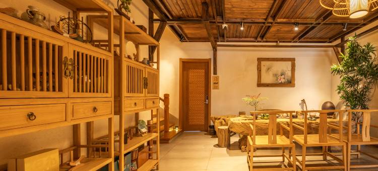 抚仙湖泊莲臣客栈图片