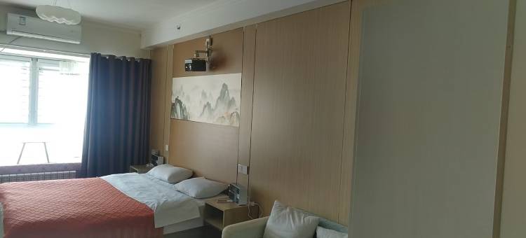鑫季观影民宿(北大学城地铁站美景欢乐广场店)图片