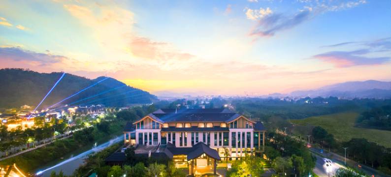 新兴禅域小镇保利雅途酒店(新兴高铁南站店)图片