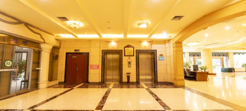 云南水富成中白云酒店图片