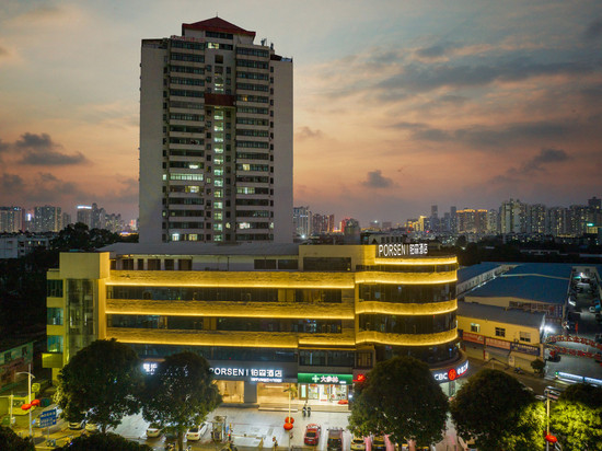 铂森酒店(南宁站广西大学地铁站店)