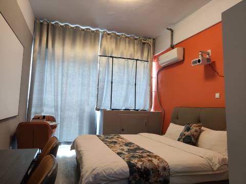 漫享时光影音主题公寓