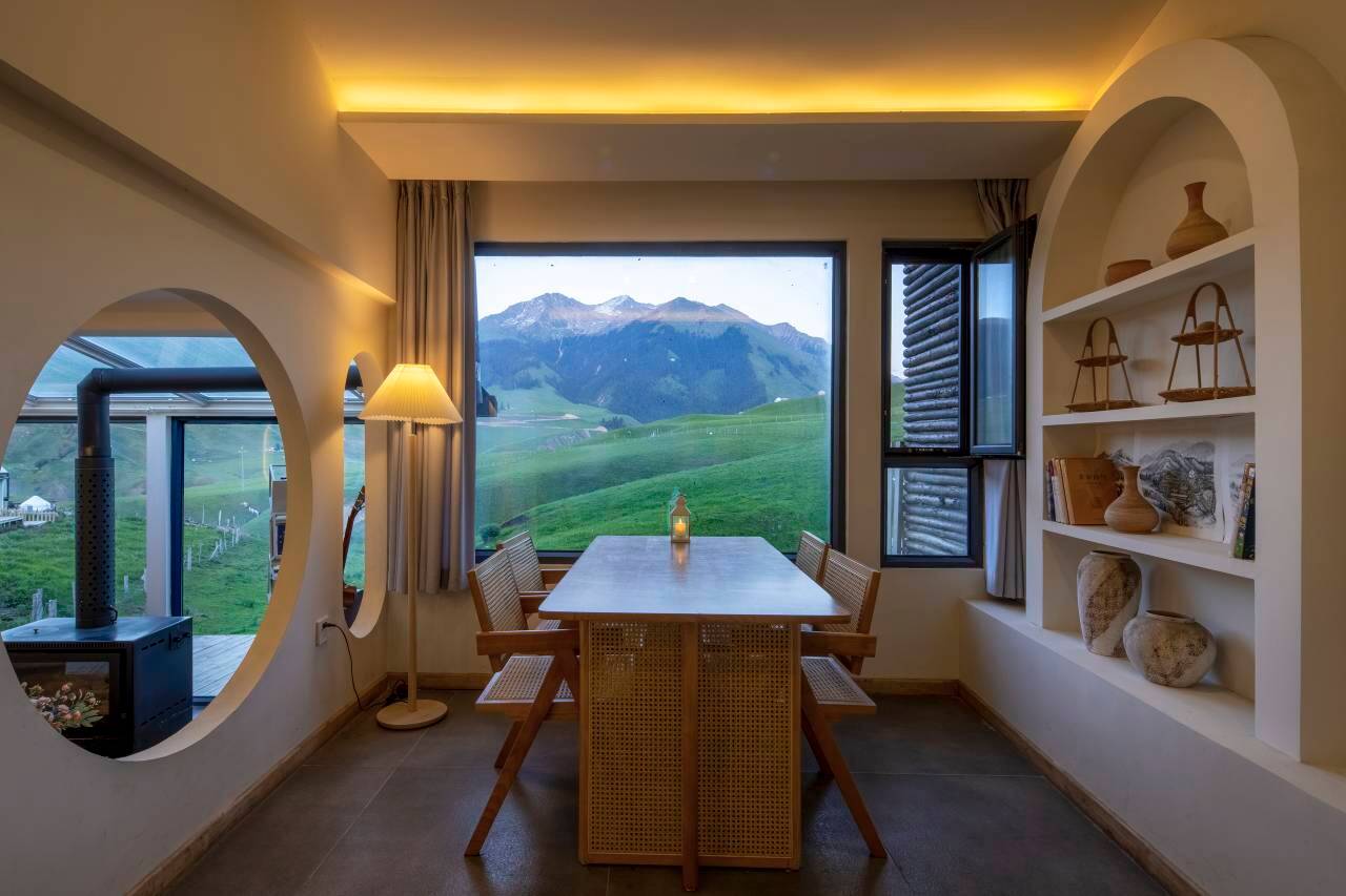 琼库什台春山颂月民宿图片