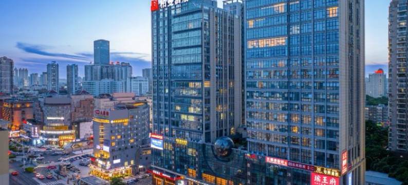 柏曼酒店(重庆江北国际机场鹿山轻轨站店)图片