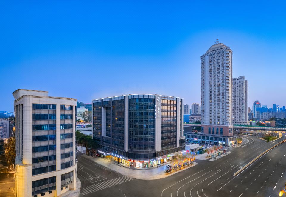 福州火车站亚朵酒店外景图