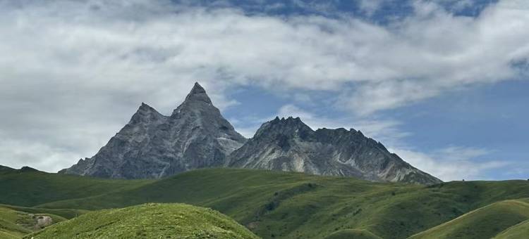 格聂向阳山房图片