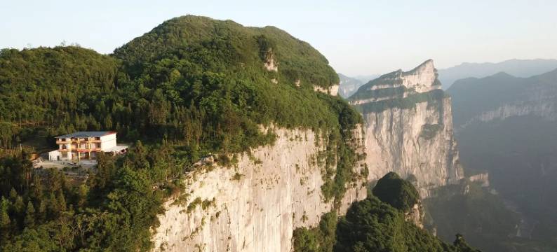 绝壁驿栈(朝东岩绝壁栈道店)图片