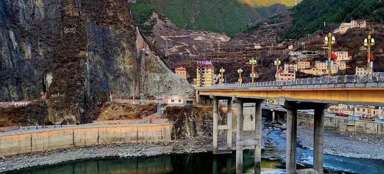 雅江晚舟酒店图片