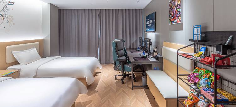 网鱼电竞酒店(天津滨海站泰达MSD店)图片