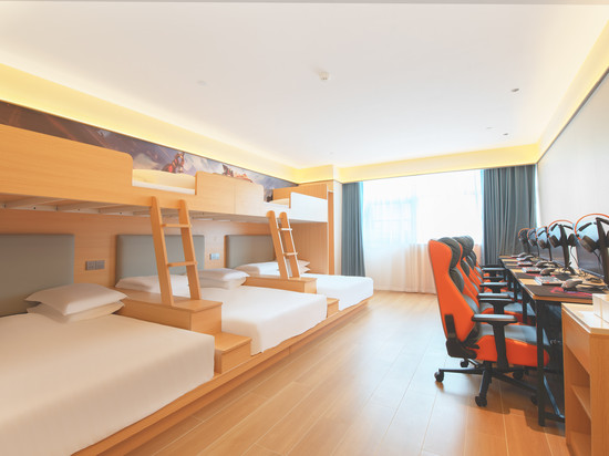 极岚电竞酒店(上海嘉定新城地铁站店)